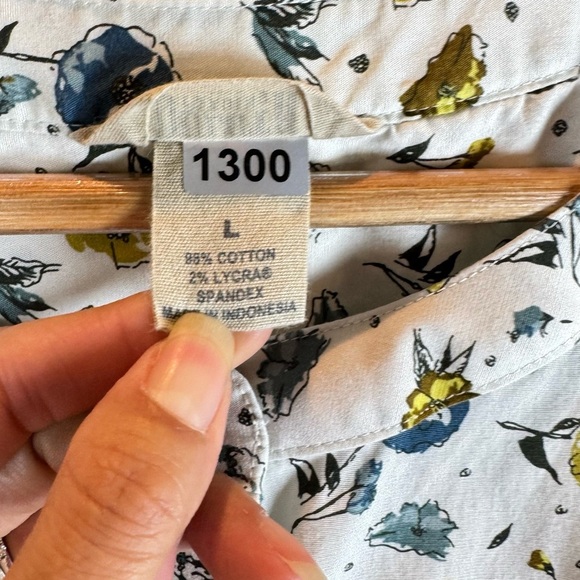 Duluth Trading Co. Wrinklefighter Tunic Floral Novelty Print Pockets Button Up L - Picture 3 of 6